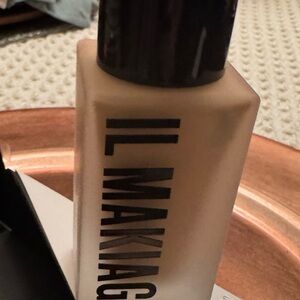IL MAKIAGE Flawless Base Foundation- NEW with box